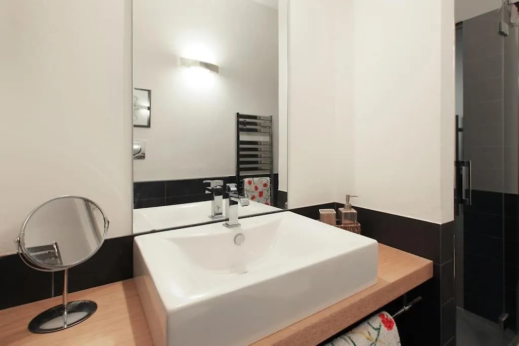 Apartment Nice And Chic Apt Near Fiera Milano Italy